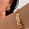 Sofía  aretes de divertidas ondas  Busca el brazalete a juego